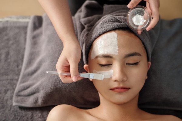 Comment prévenir et traiter les rides du cou et du décolleté ?