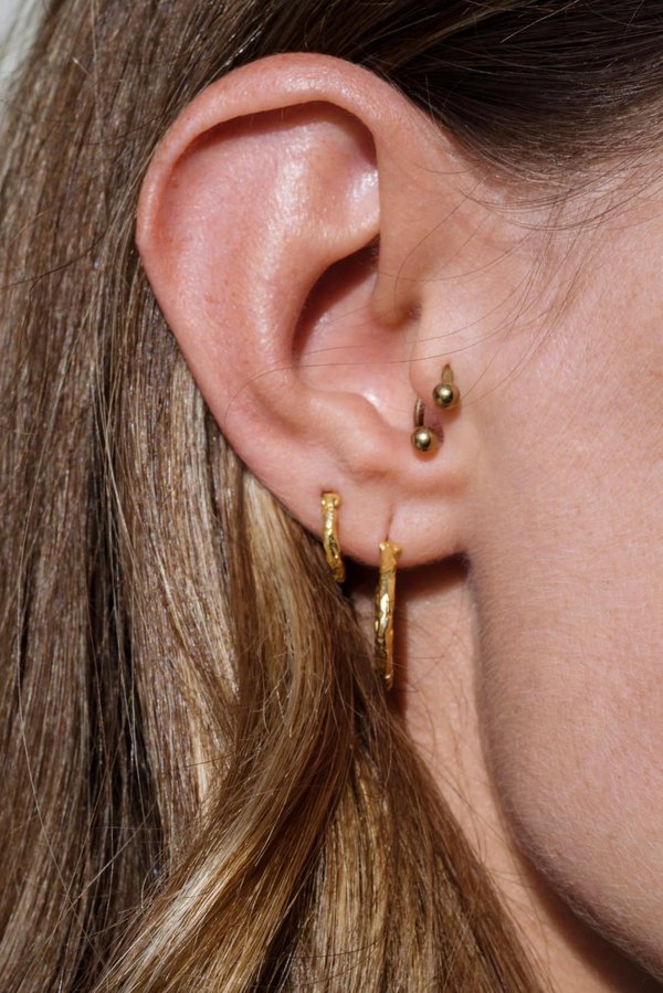Plongée dans l'univers du piercing d'oreille : options, précautions et soins
